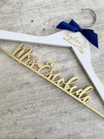 Personalizowany Wieszak Ślubny z Laserowym Grawerem "Magia Chwili”